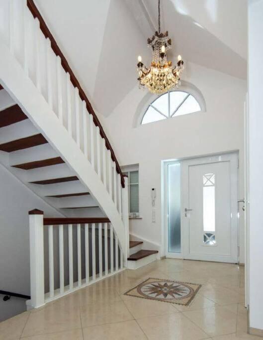Phantastisches Haus Mit Pool Direkt In Villa München
